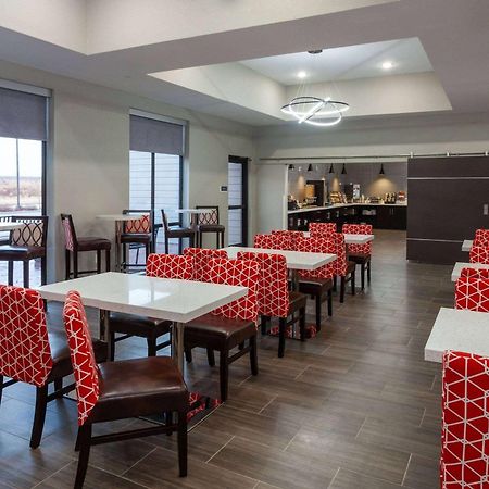 La Quinta Inn & Suites By Wyndham Coralville Iowa City エクステリア 写真
