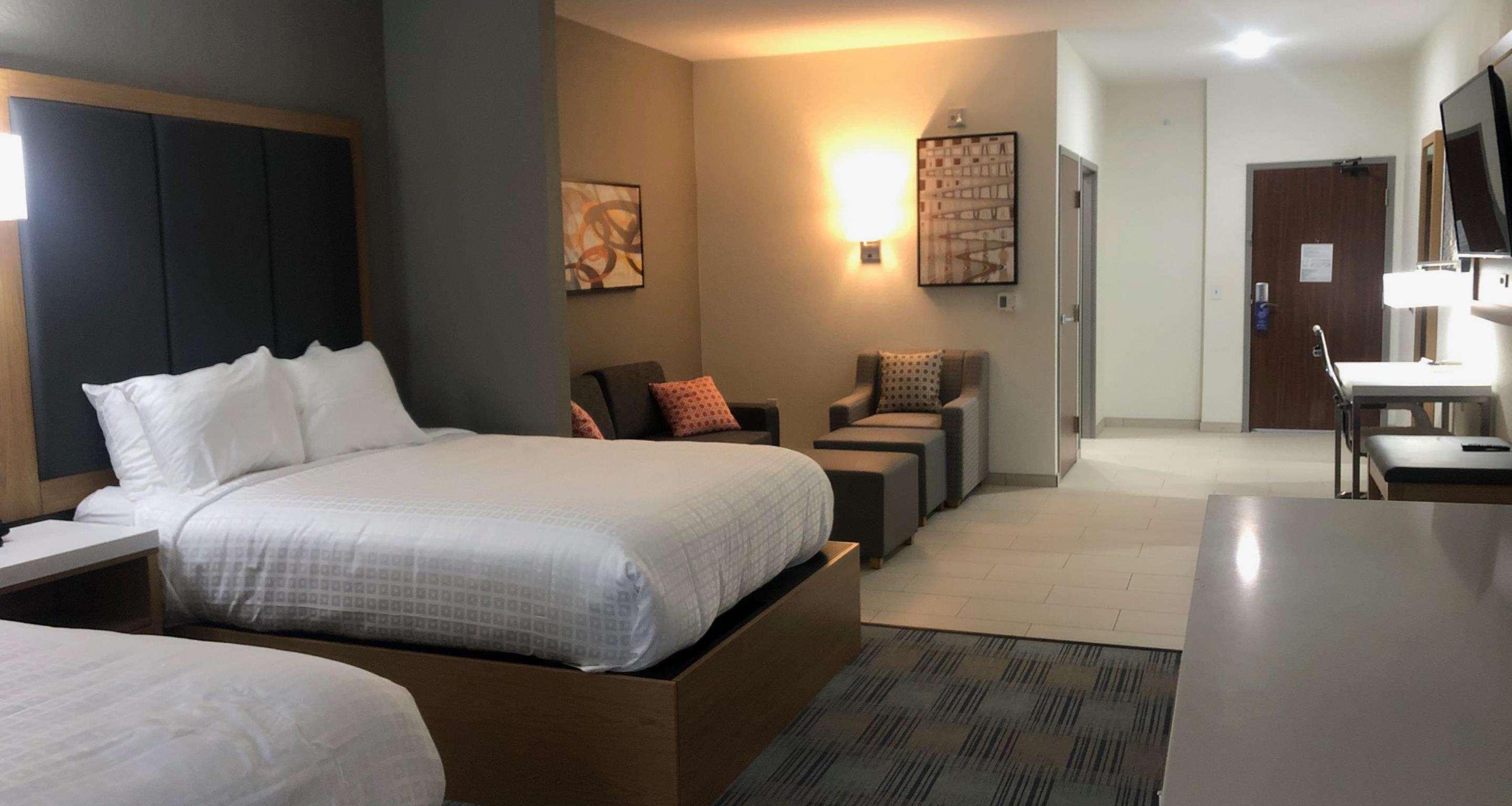 La Quinta Inn & Suites By Wyndham Coralville Iowa City エクステリア 写真