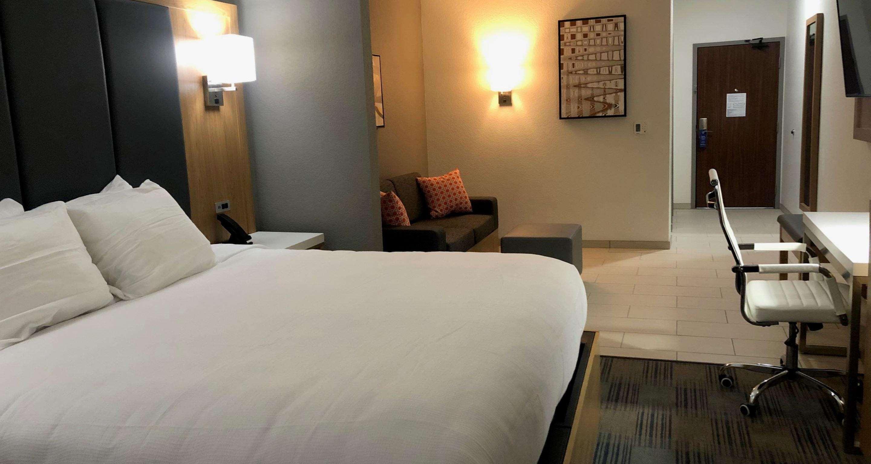 La Quinta Inn & Suites By Wyndham Coralville Iowa City エクステリア 写真