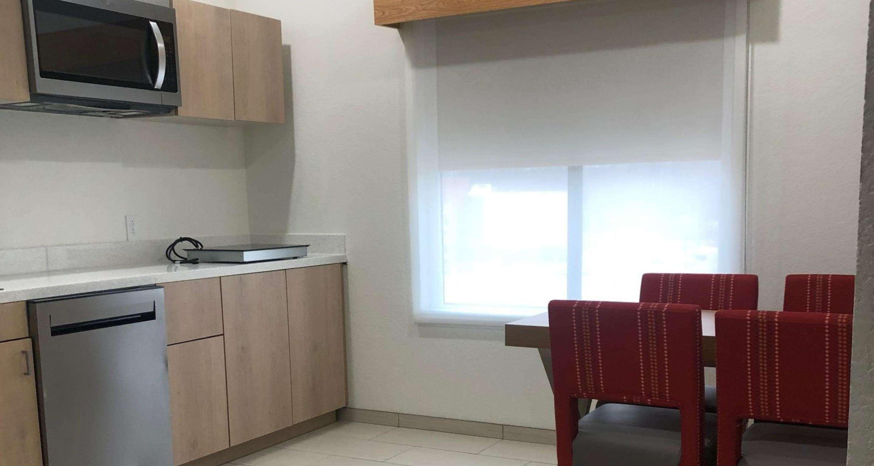 La Quinta Inn & Suites By Wyndham Coralville Iowa City エクステリア 写真