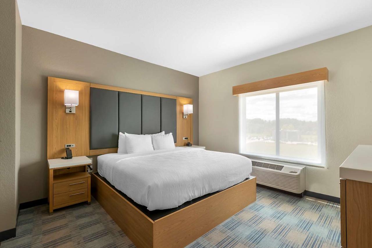 La Quinta Inn & Suites By Wyndham Coralville Iowa City エクステリア 写真