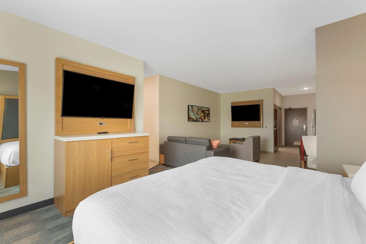 La Quinta Inn & Suites By Wyndham Coralville Iowa City エクステリア 写真