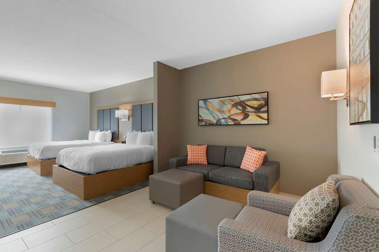 La Quinta Inn & Suites By Wyndham Coralville Iowa City エクステリア 写真