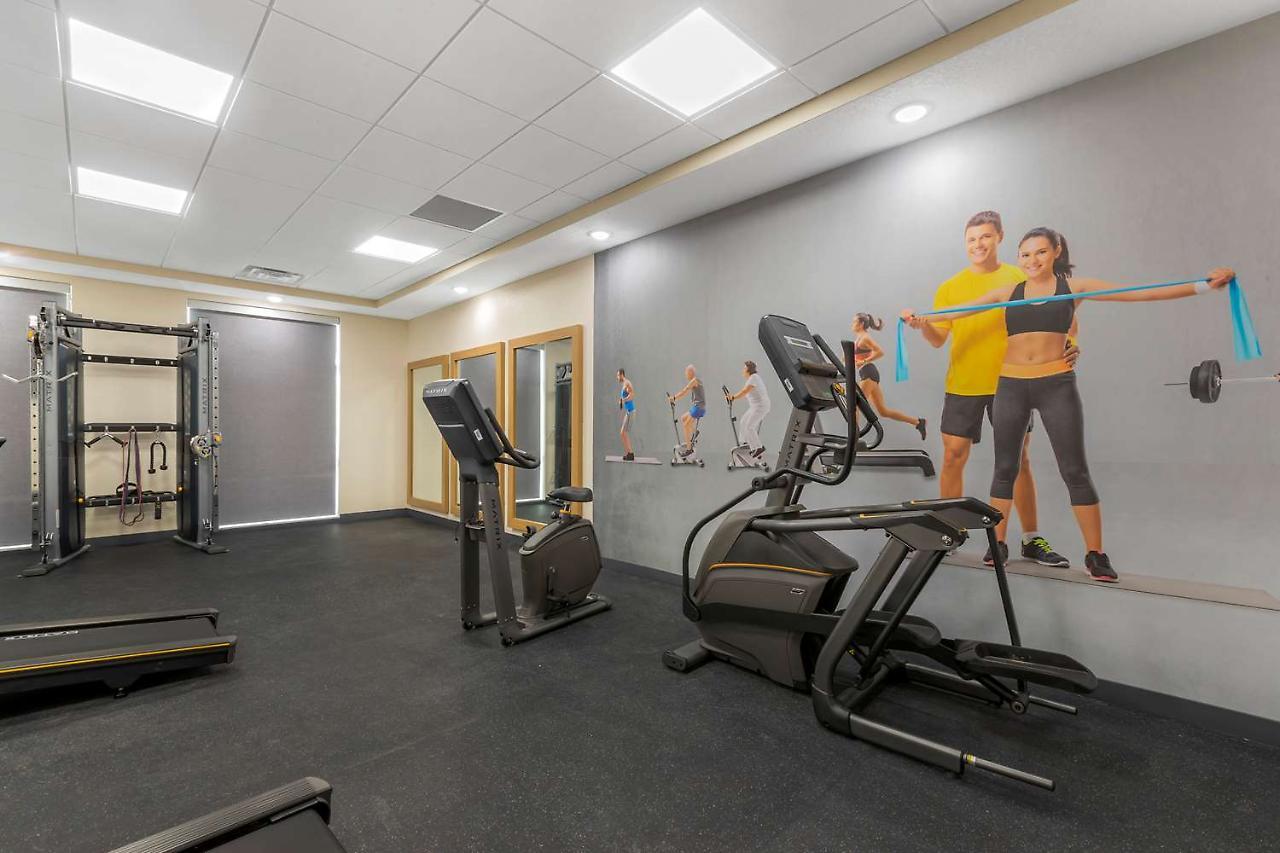 La Quinta Inn & Suites By Wyndham Coralville Iowa City エクステリア 写真