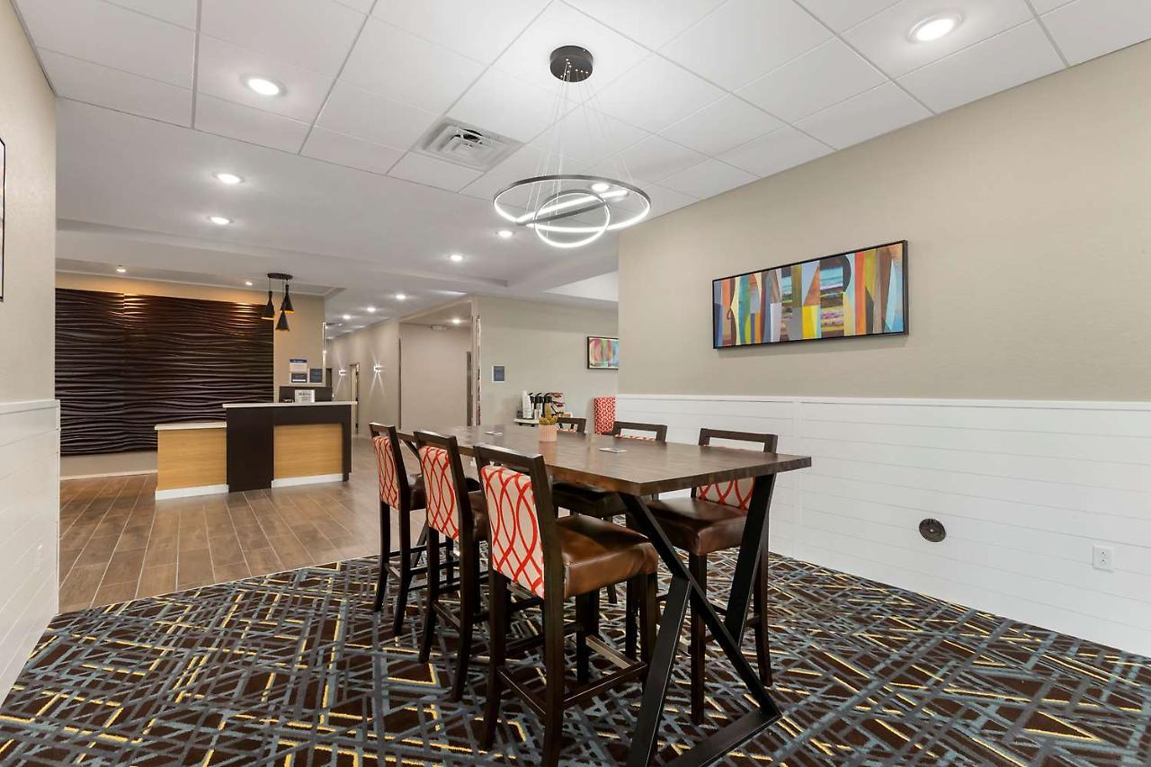 La Quinta Inn & Suites By Wyndham Coralville Iowa City エクステリア 写真