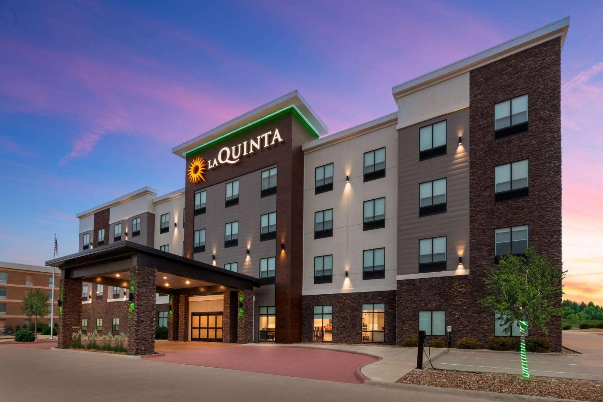 La Quinta Inn & Suites By Wyndham Coralville Iowa City エクステリア 写真