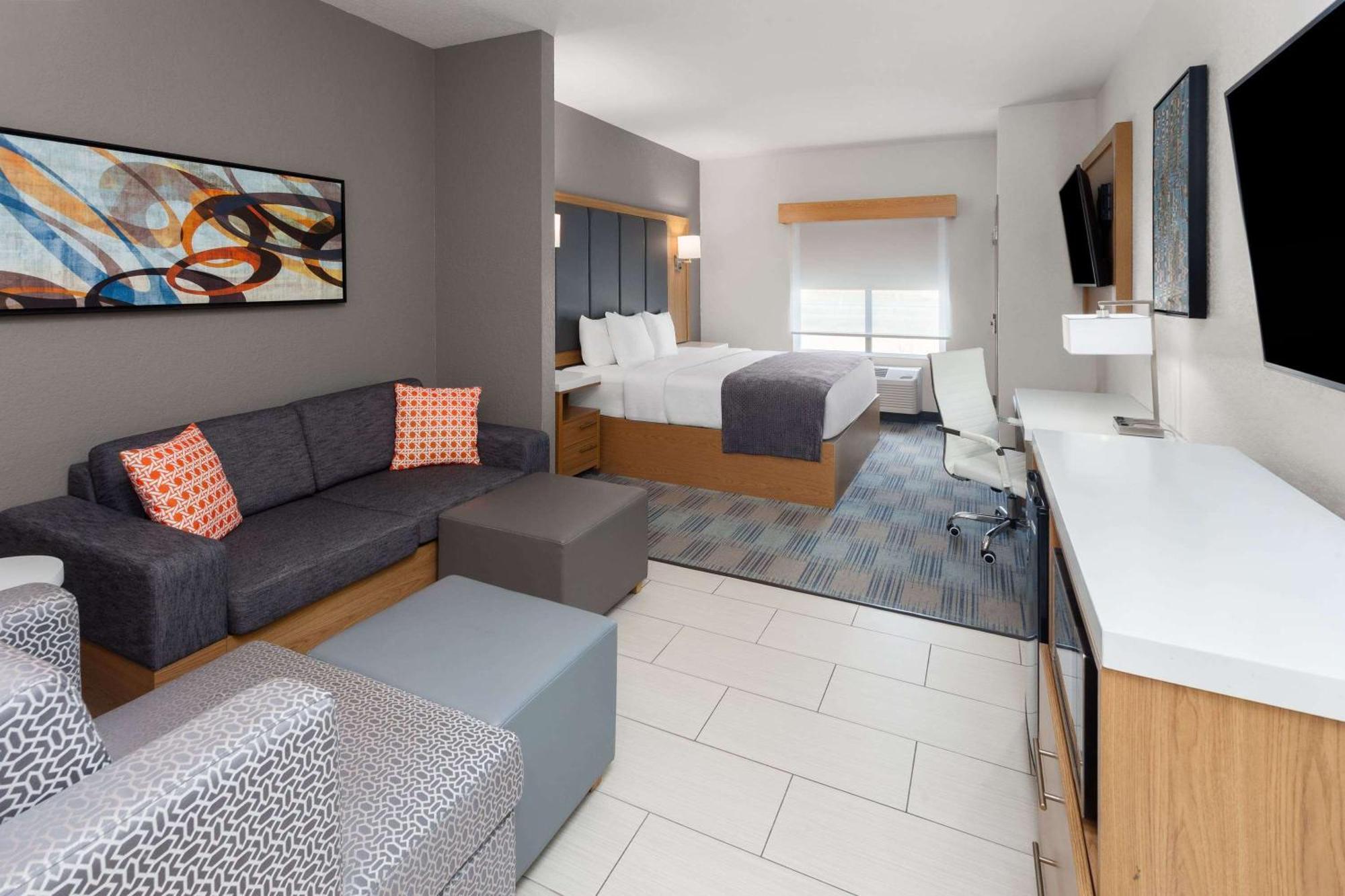 La Quinta Inn & Suites By Wyndham Coralville Iowa City エクステリア 写真