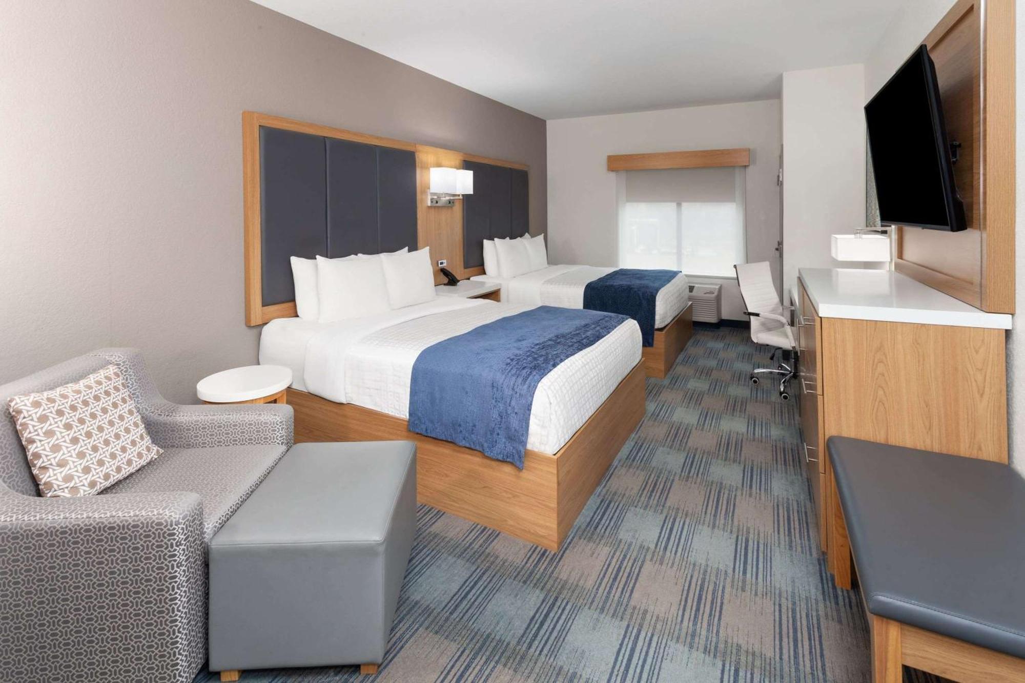 La Quinta Inn & Suites By Wyndham Coralville Iowa City エクステリア 写真
